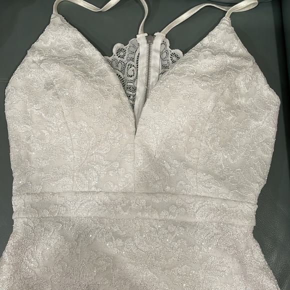 Emerald Sunday little white mini dress - Picture 5 of 8